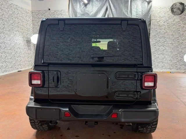 Used 2021 Black Jeep Unlimited Sahara Altitude image 5