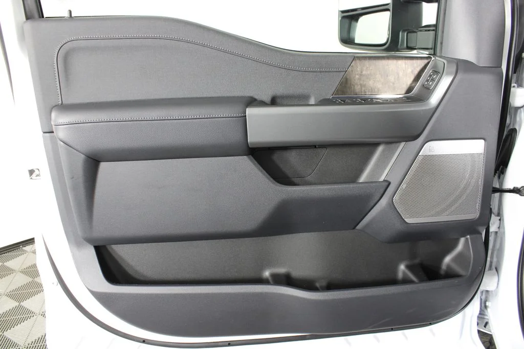 New 2026 Oxford White Ford Lariat image 10