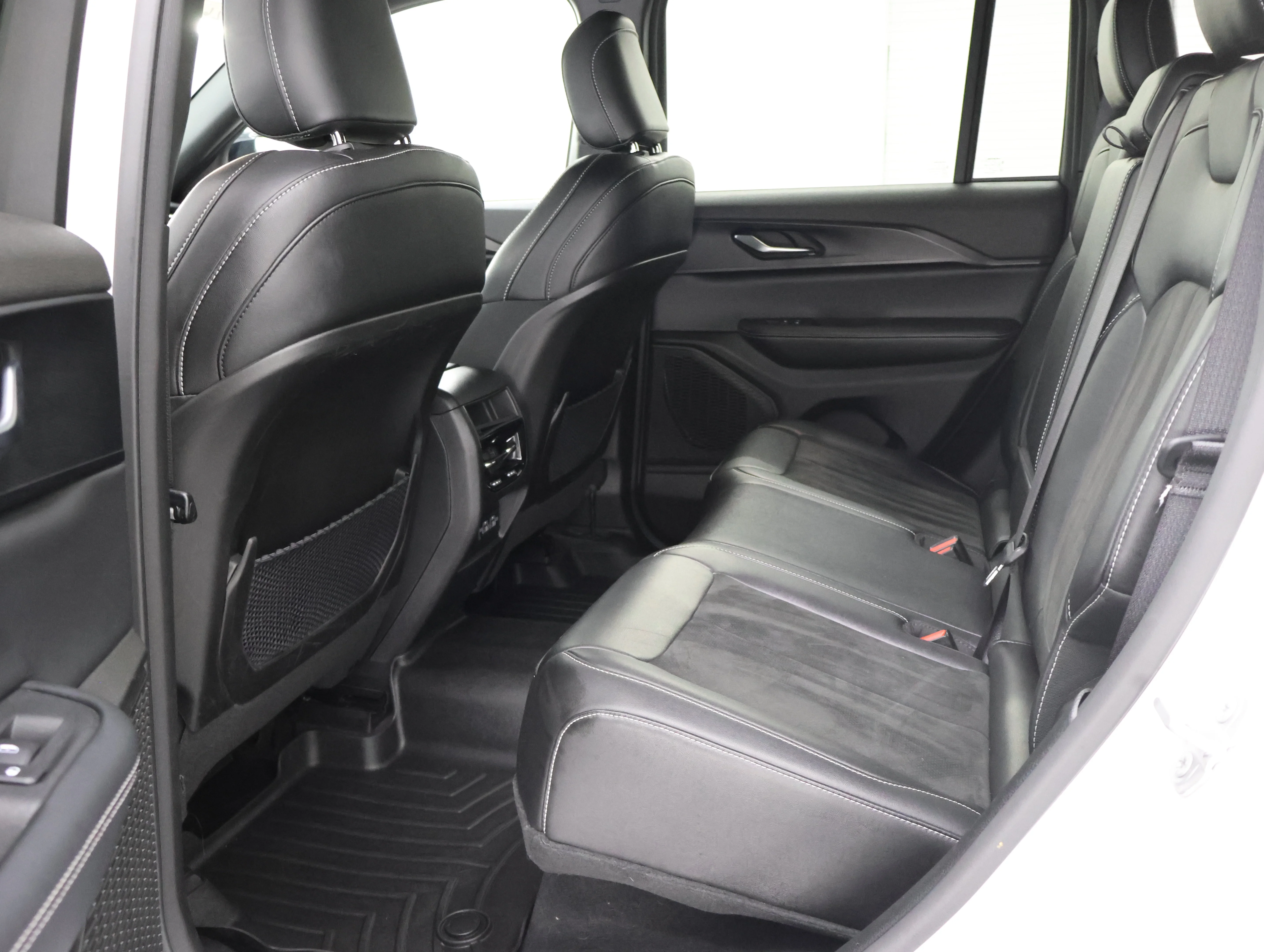 Used 2023 Bright White Clearcoat Jeep Altitude X image 9