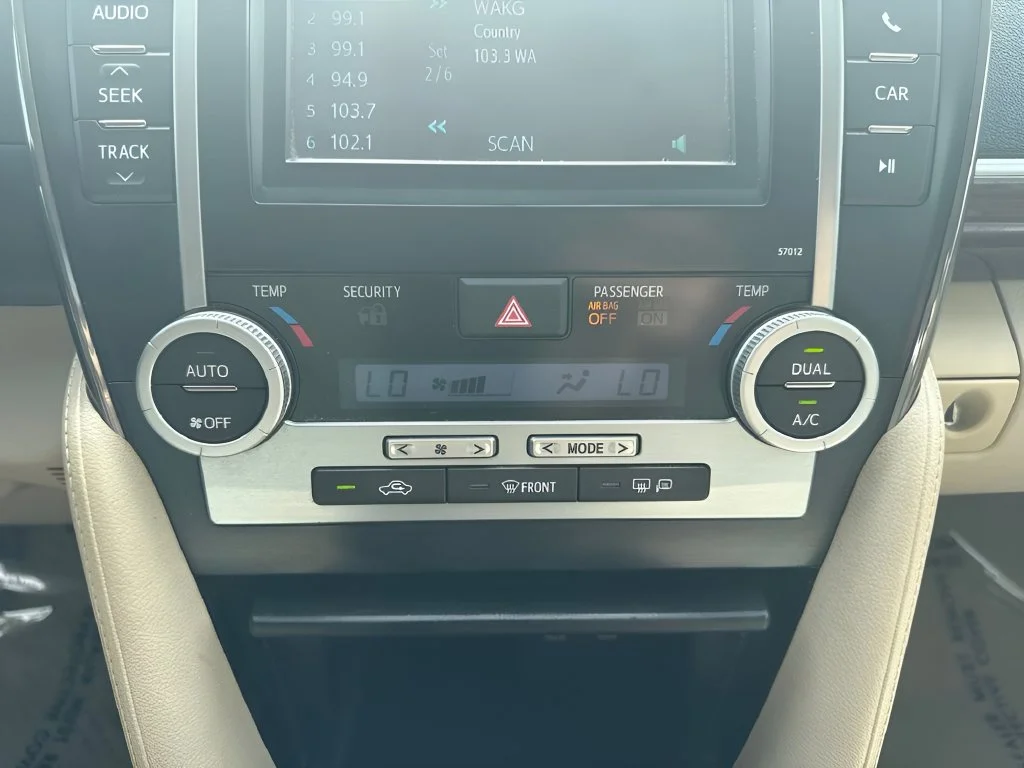 Used 2012 Gold Toyota XLE image 18