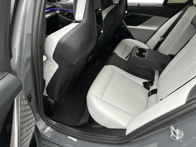 Used 2026  BMW Base image 22