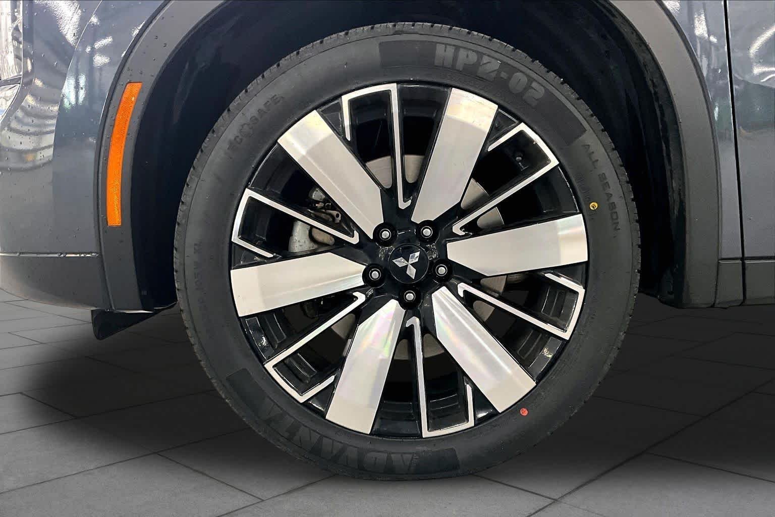 Used 2025 Graphite Gray Mitsubishi SE image 11
