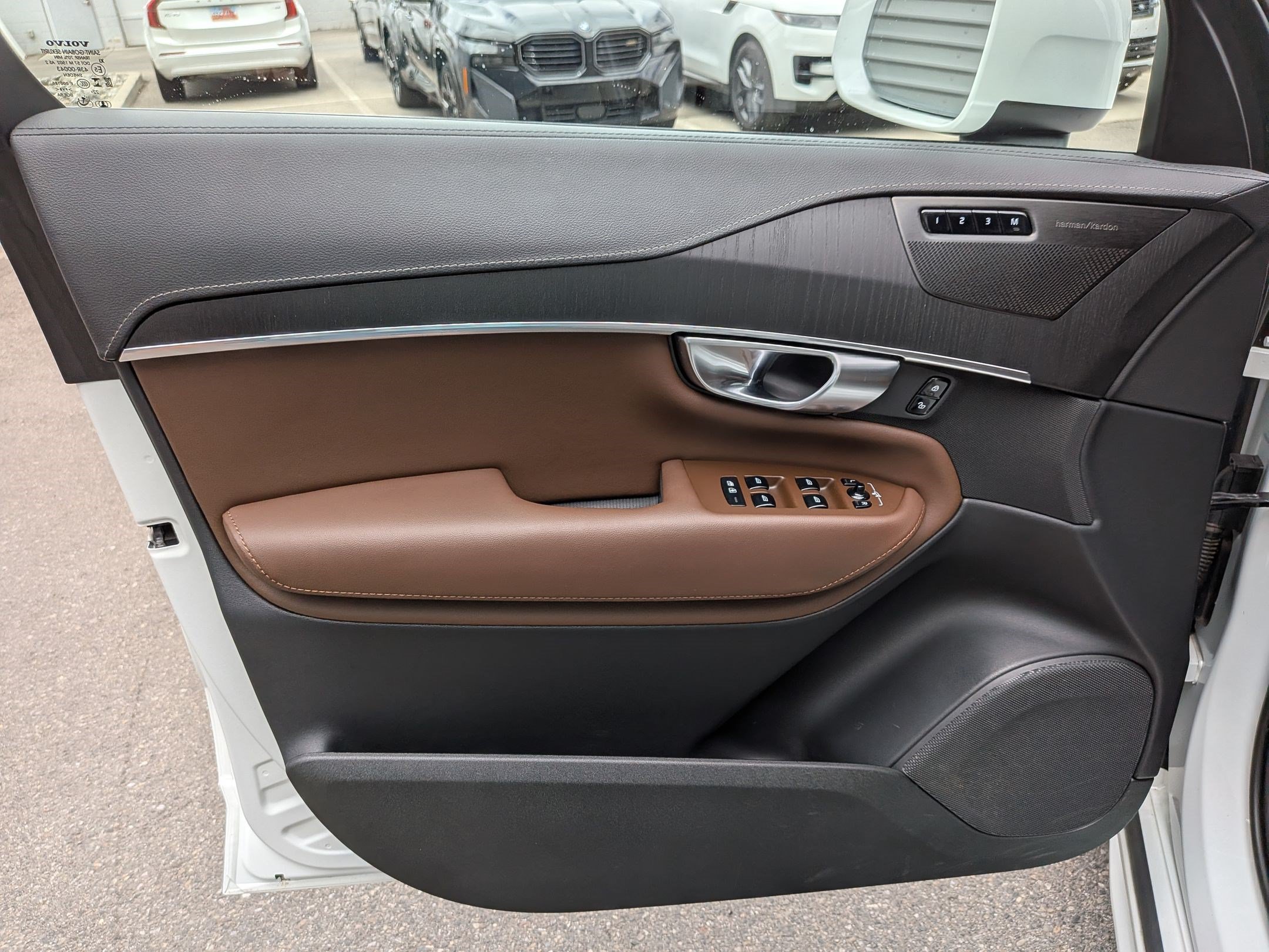 Certified Used 2023 Crystal White Volvo Ultimate image 12