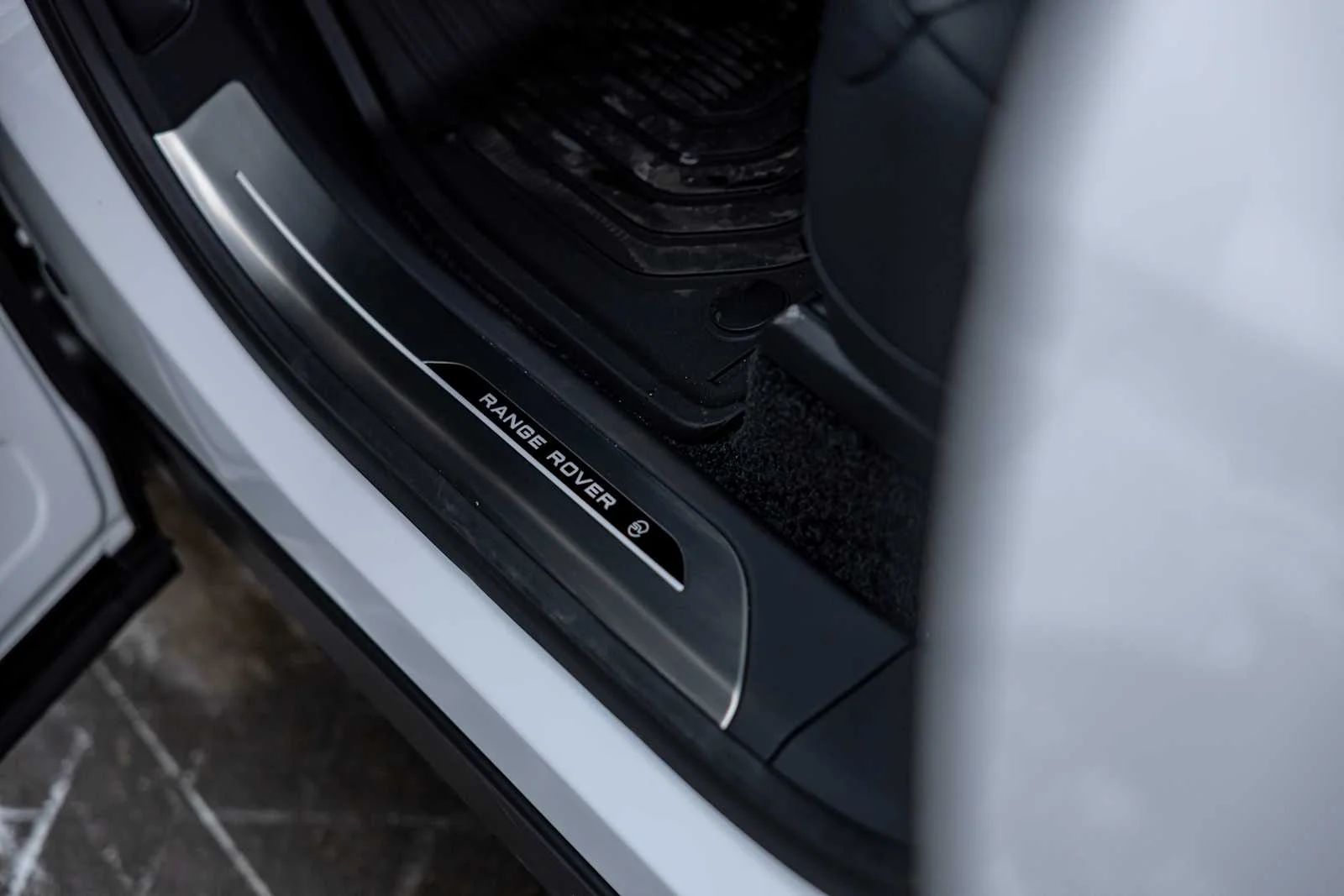 2026 Land Rover Range Rover SV - Photo 13