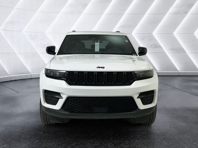 Used 2024 White Jeep Altitude image 2