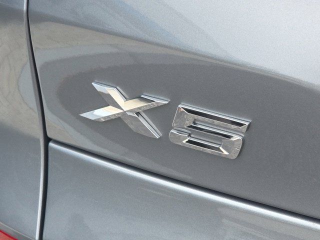 Used 2025 Gray BMW xDrive40i image 15