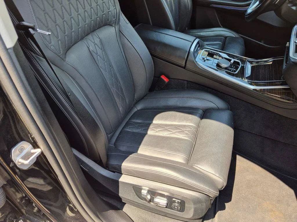 Used 2025 Black BMW xDrive40i image 37