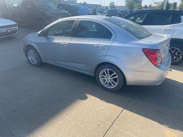 Used 2015 Silver Ice Metallic Chevrolet LT image 3