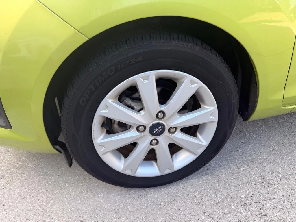 Used 2011 Green Ford SE image 4