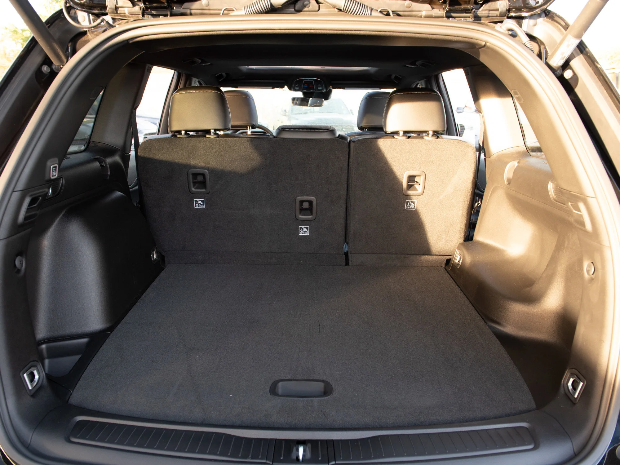 New 2025 Black Jeep Altitude* 4x4, Sunroof, Heated Leather, Remote Start, Wireless Charging Pad image 22