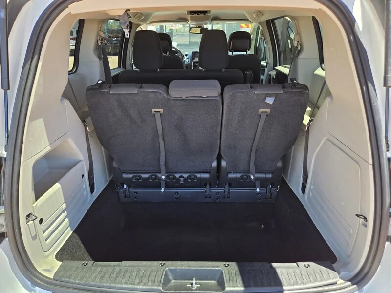 Used 2019 White Knuckle Clearcoat Dodge SE image 10