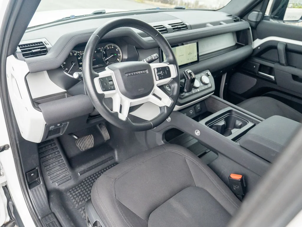 Used 2023 White Land Rover Standard image 11