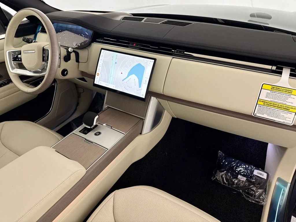 New 2026 Varesine Blue Land Rover SE image 31