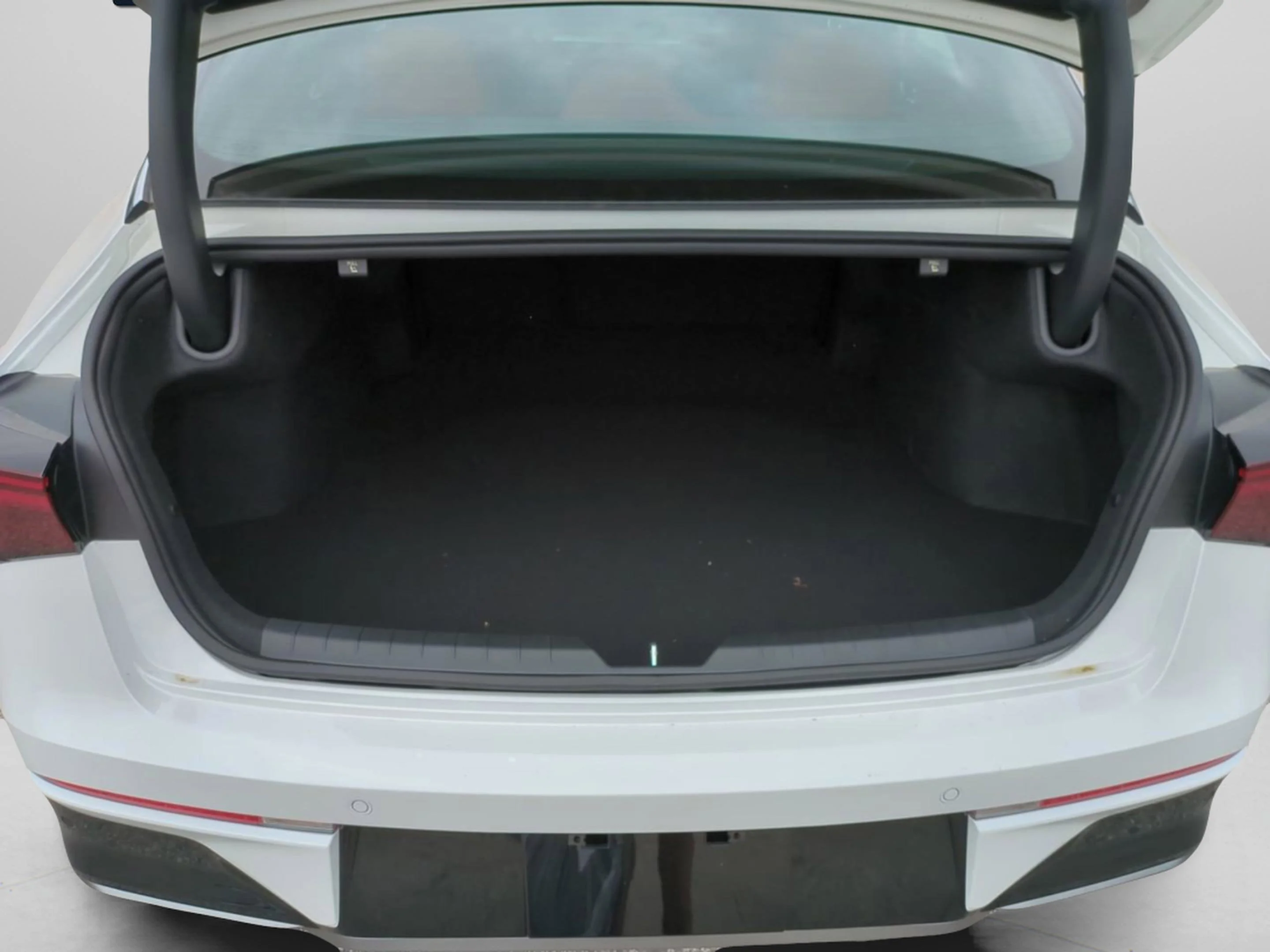 New 2026 Snow White Pearl Kia GT-Line image 14