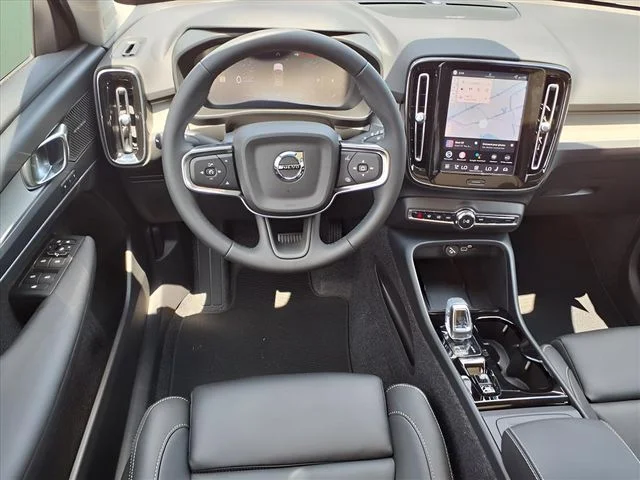 2026 Volvo XC40 Plus - Photo 10