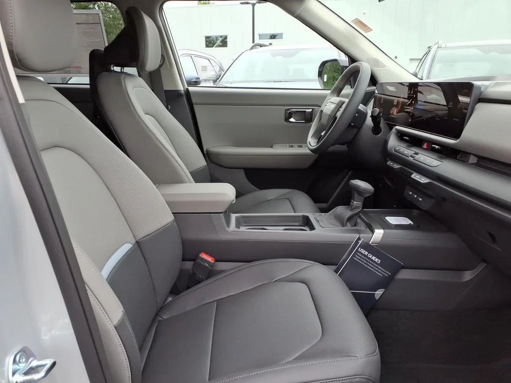 New 2027 White Kia EX image 7