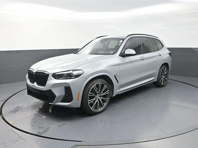 Used 2024 Gray BMW xDrive30i image 3