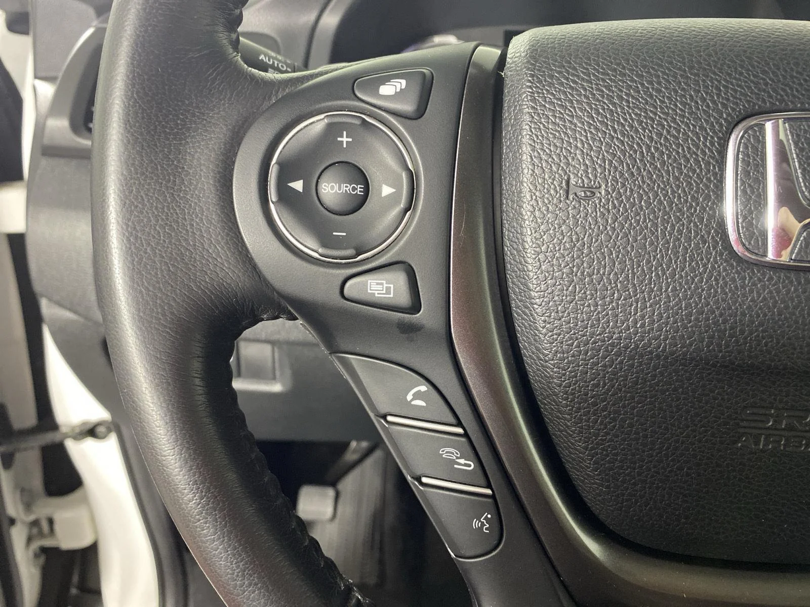 Used 2023 Platinum White Pearl Honda RTL image 14