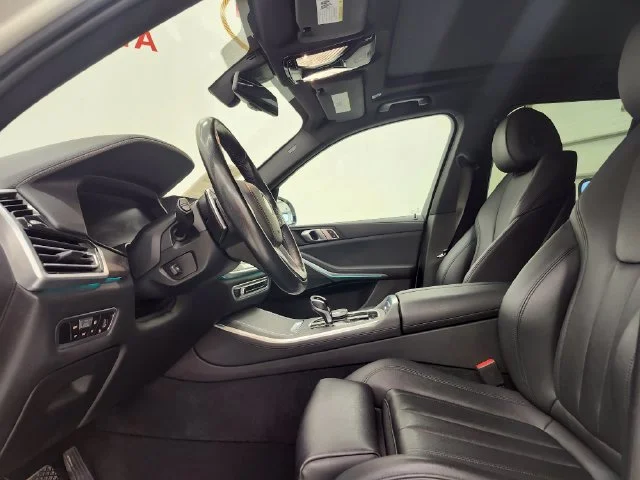 Used 2022 White BMW xDrive40i image 16