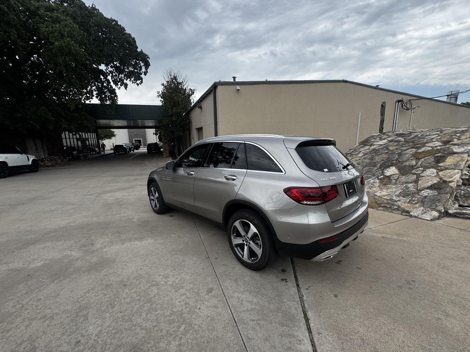 Used 2020 Mojave Silver Metallic Mercedes-Benz GLC 300 SUV image 3