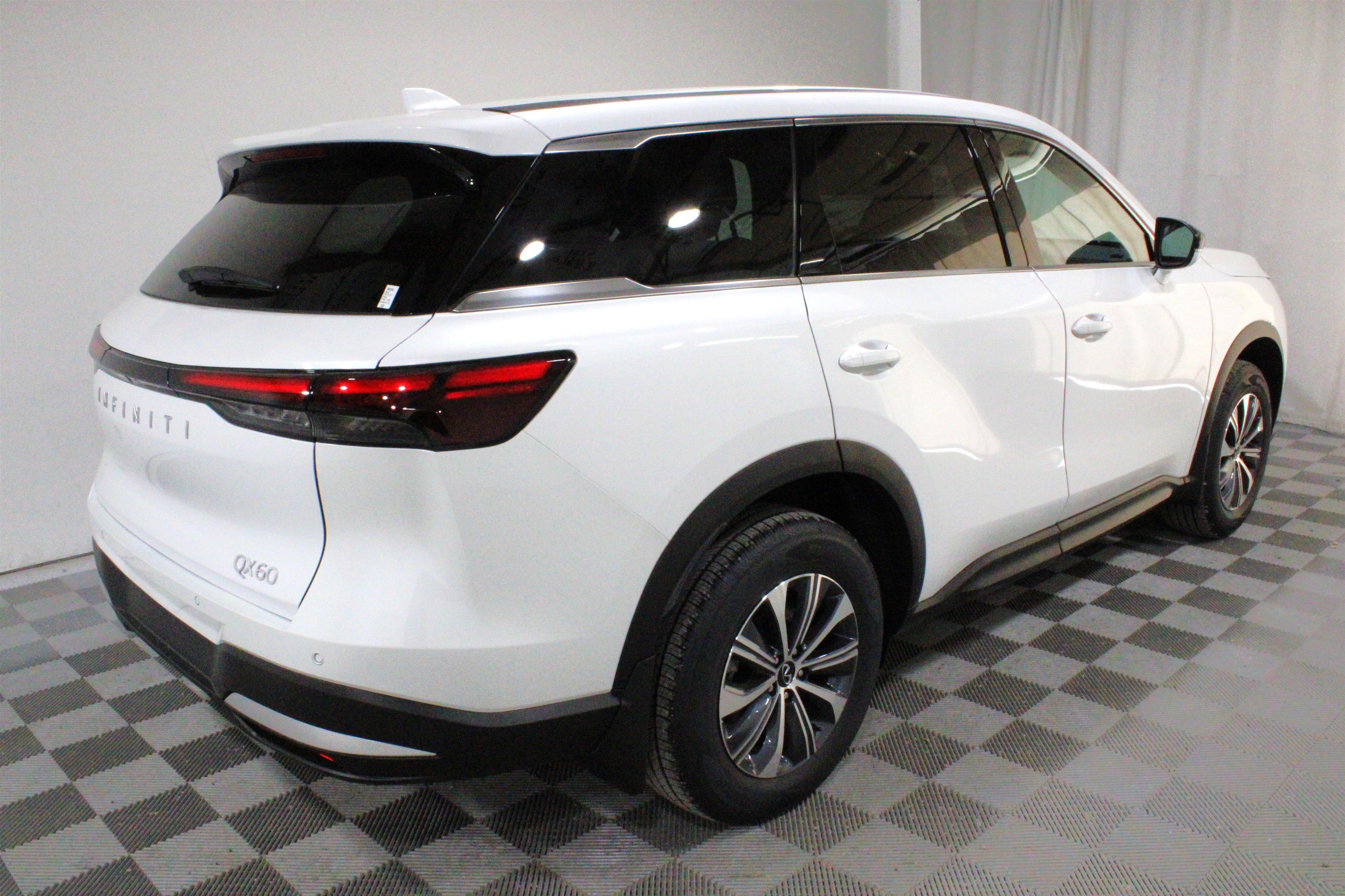 Used 2026 Radiant White INFINITI PURE image 30