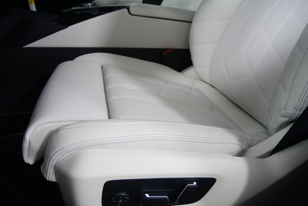 Used 2026 Oxide Grey Metallic BMW 530i xDrive image 10