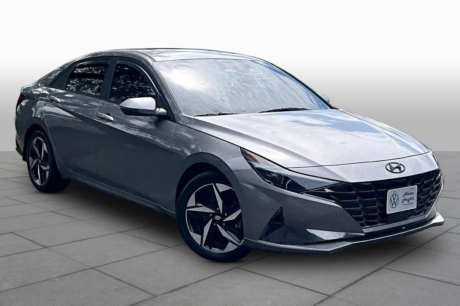 Used 2023 Fluid Metal Hyundai Limited image 3