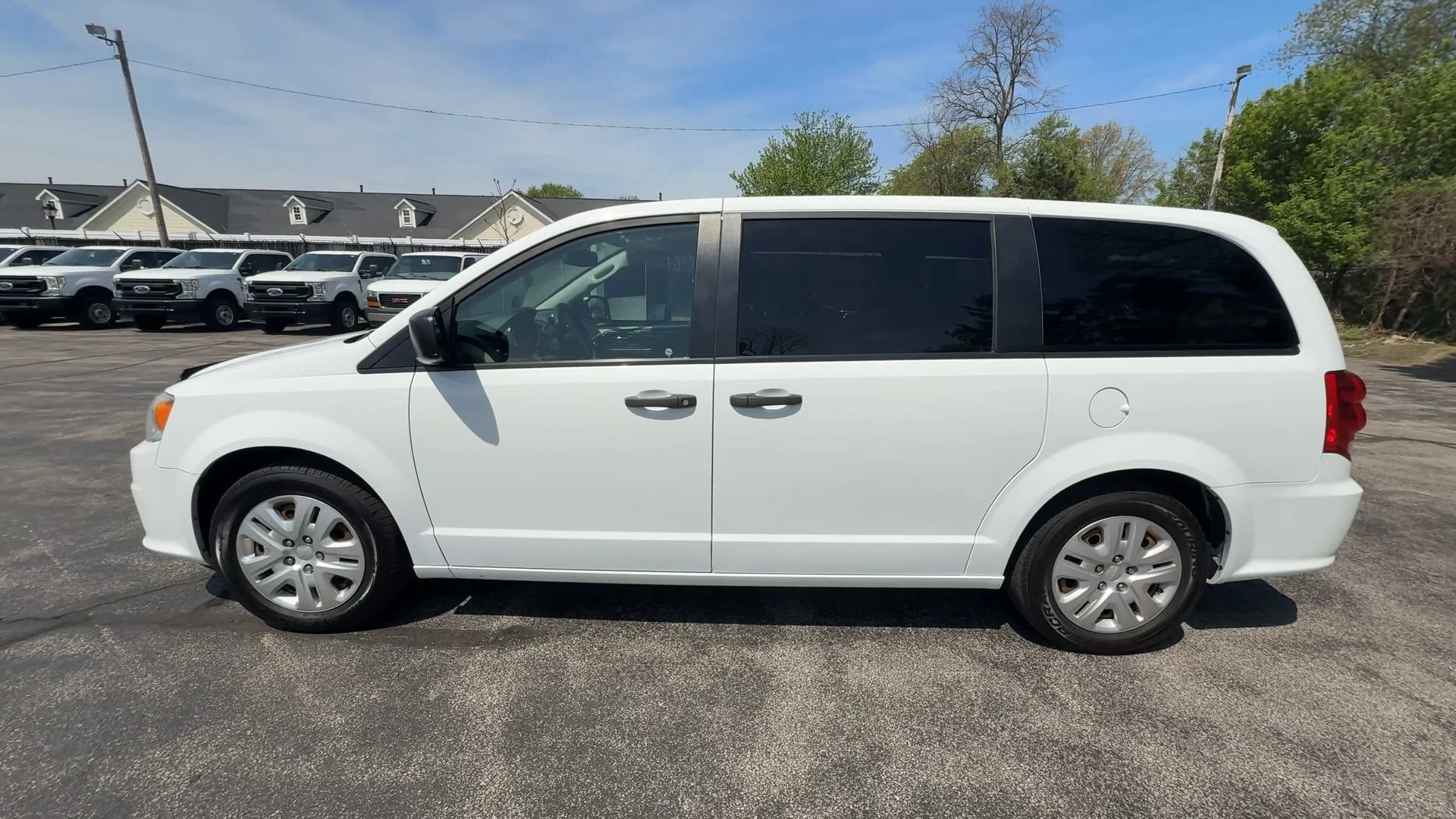 Used 2019 White Dodge SE image 5