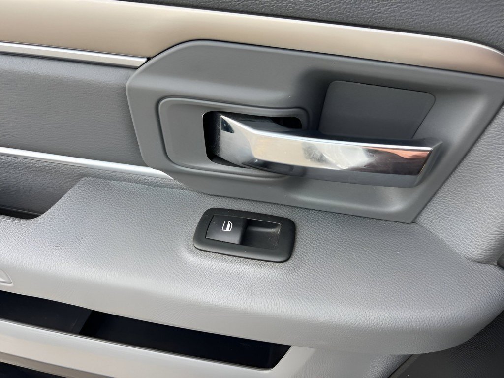 Used 2014 Bright White Clearcoat Ram SLT image 20