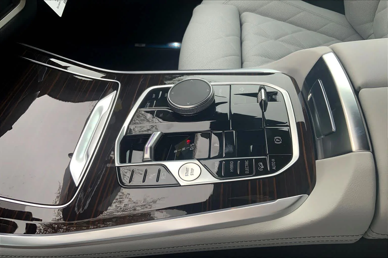 View vehicle photo 7
