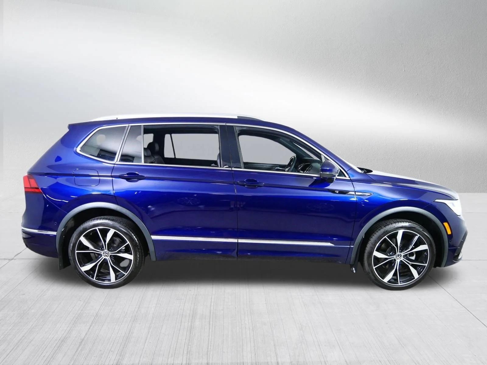 Used 2023 Atlantic Blue Metallic Volkswagen SEL R-Line image 8