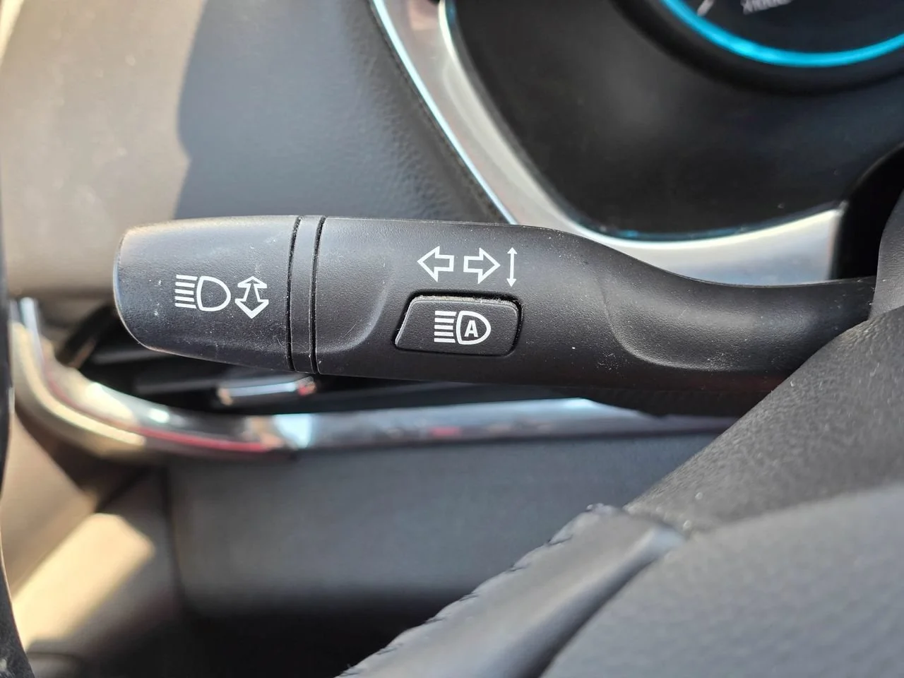 Used 2018 Summit White Chevrolet Premier image 22
