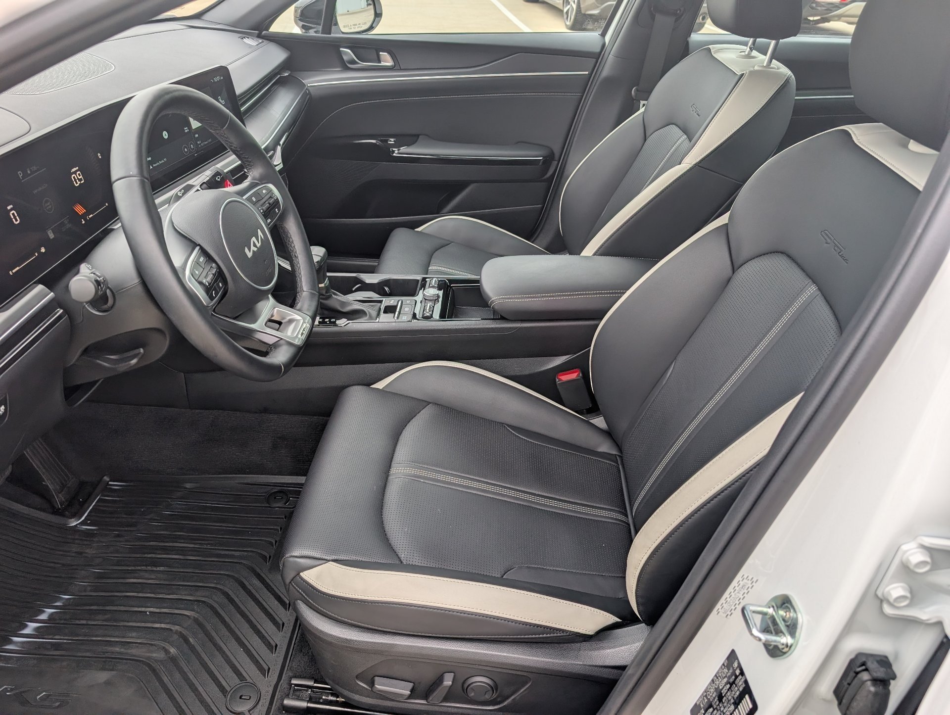 Used 2025 White Kia GT-Line image 8