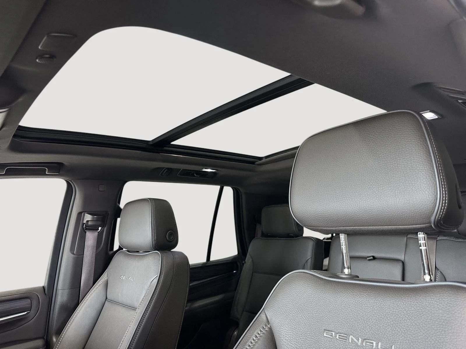 Used 2022 Onyx Black GMC Denali image 16