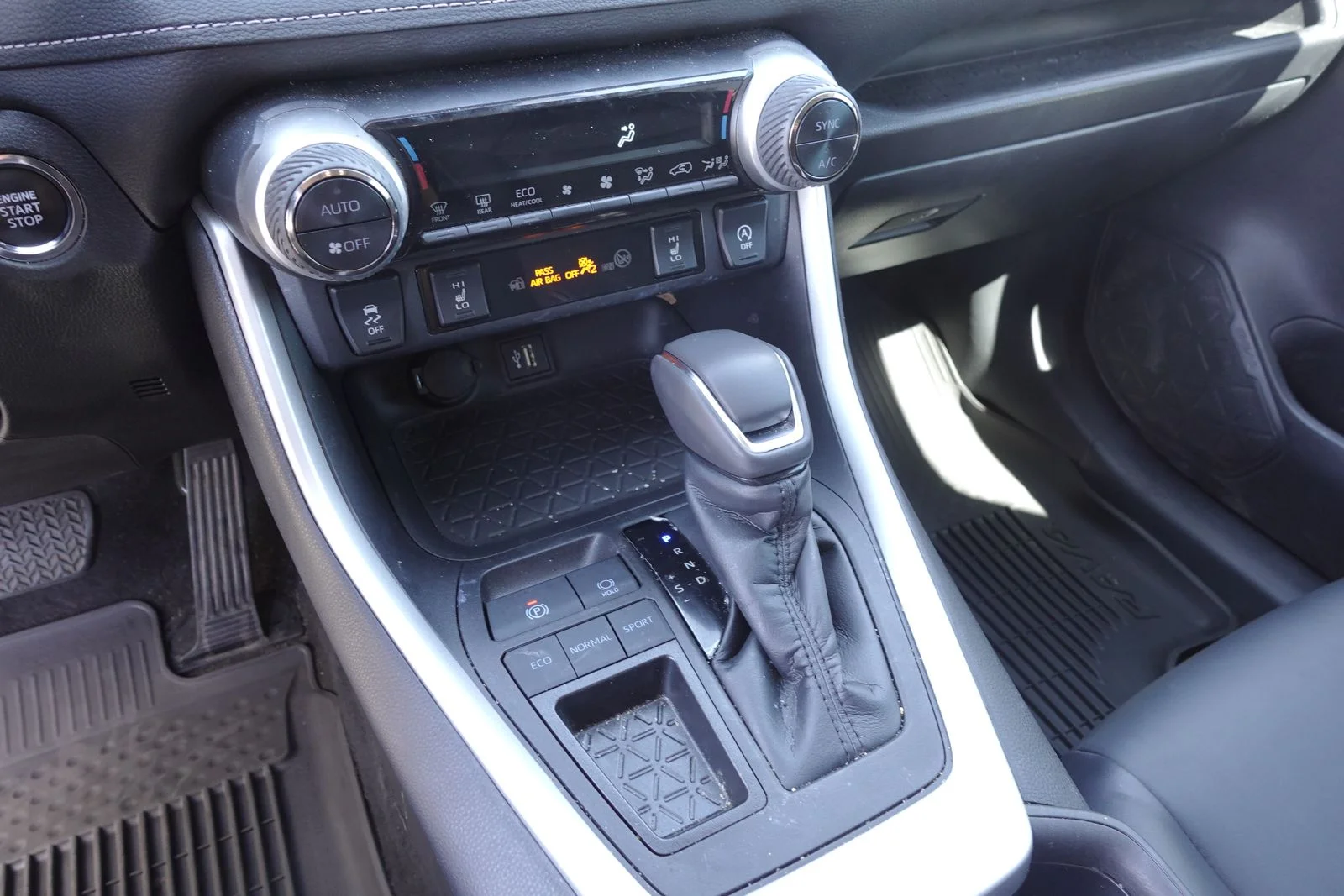 Used 2023 Wind Chill Pearl Toyota XLE Premium image 20