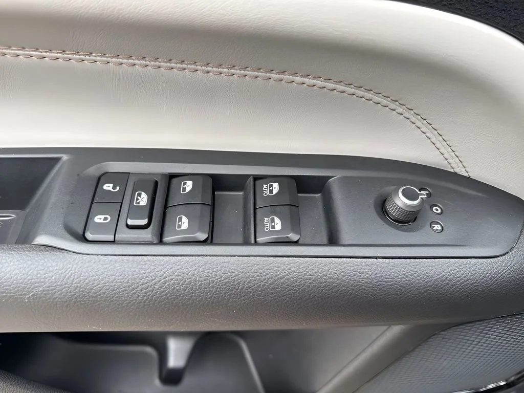 Used 2025 Black Jeep Limited image 25