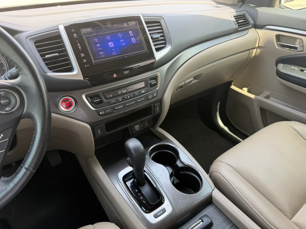 Used 2017 White Diamond Pearl Honda EX-L image 13