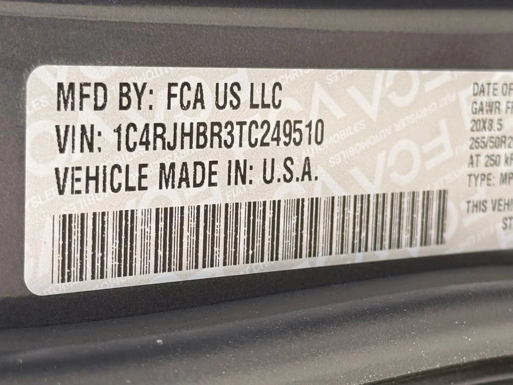 New 2026 Baltic Gray Metallic Clear-Coat Exterior Paint Jeep Limited image 38