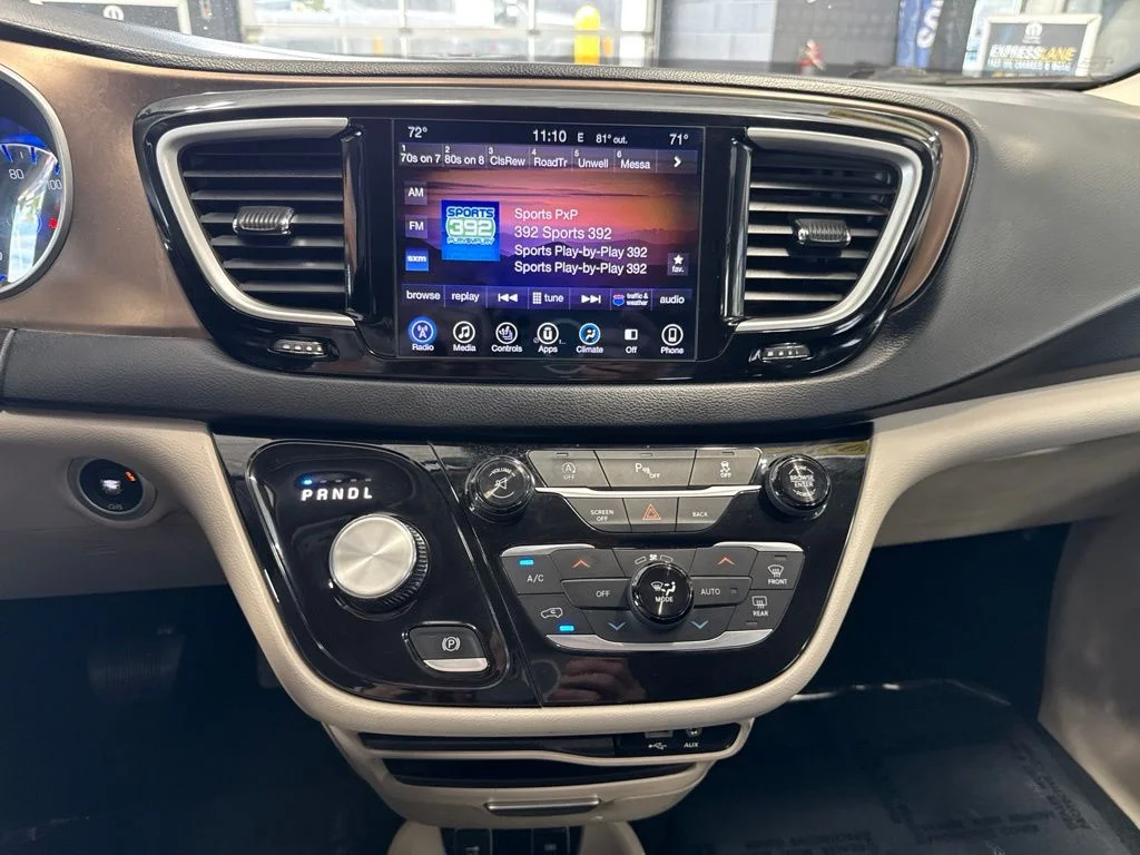 Used 2017 Gray Chrysler Touring L image 16