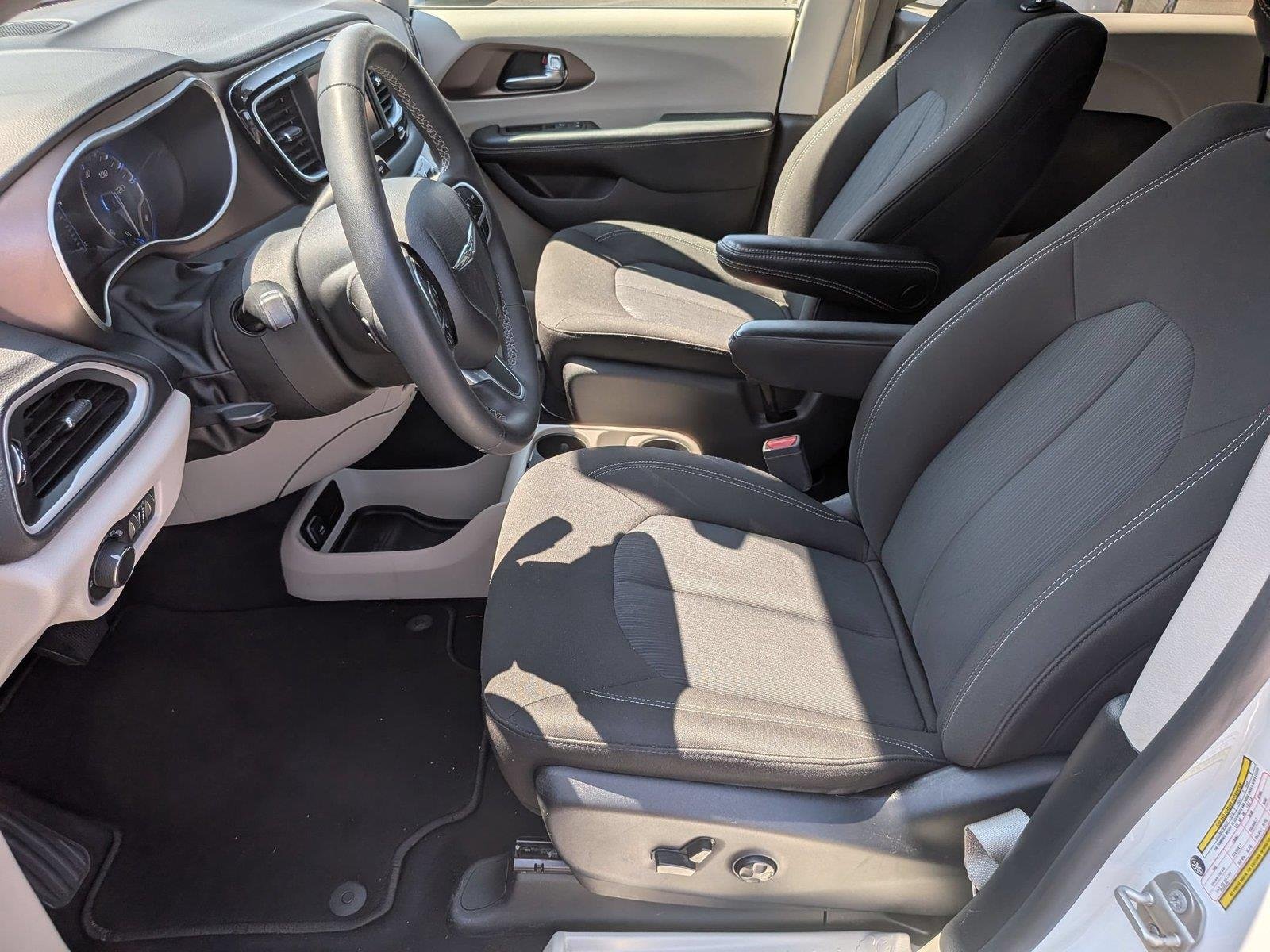 Used 2023 Bright White Clearcoat Chrysler LX image 18