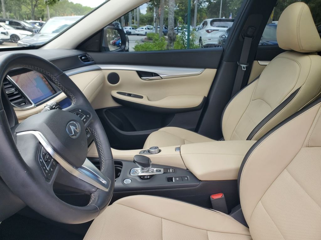 Used 2019 White INFINITI ESSENTIAL image 17