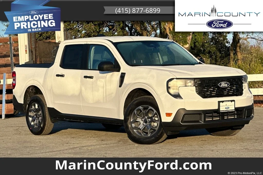 New 2025 Oxford White Ford XLT image 1