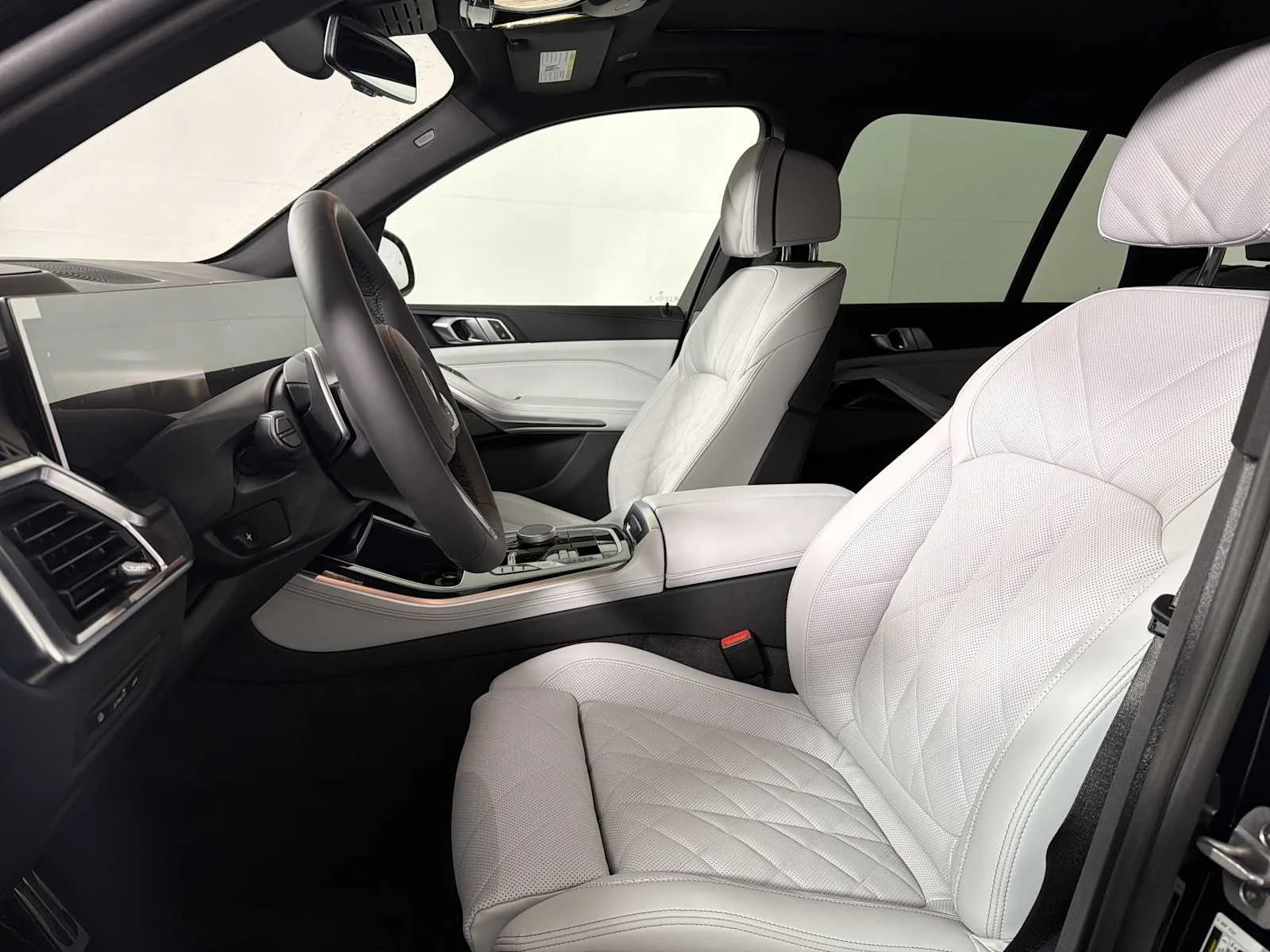 New 2026 Carbon Black Metallic BMW xDrive40i image 11