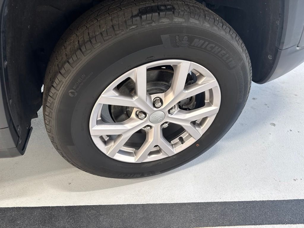 Used 2022 Gray Jeep Limited image 11