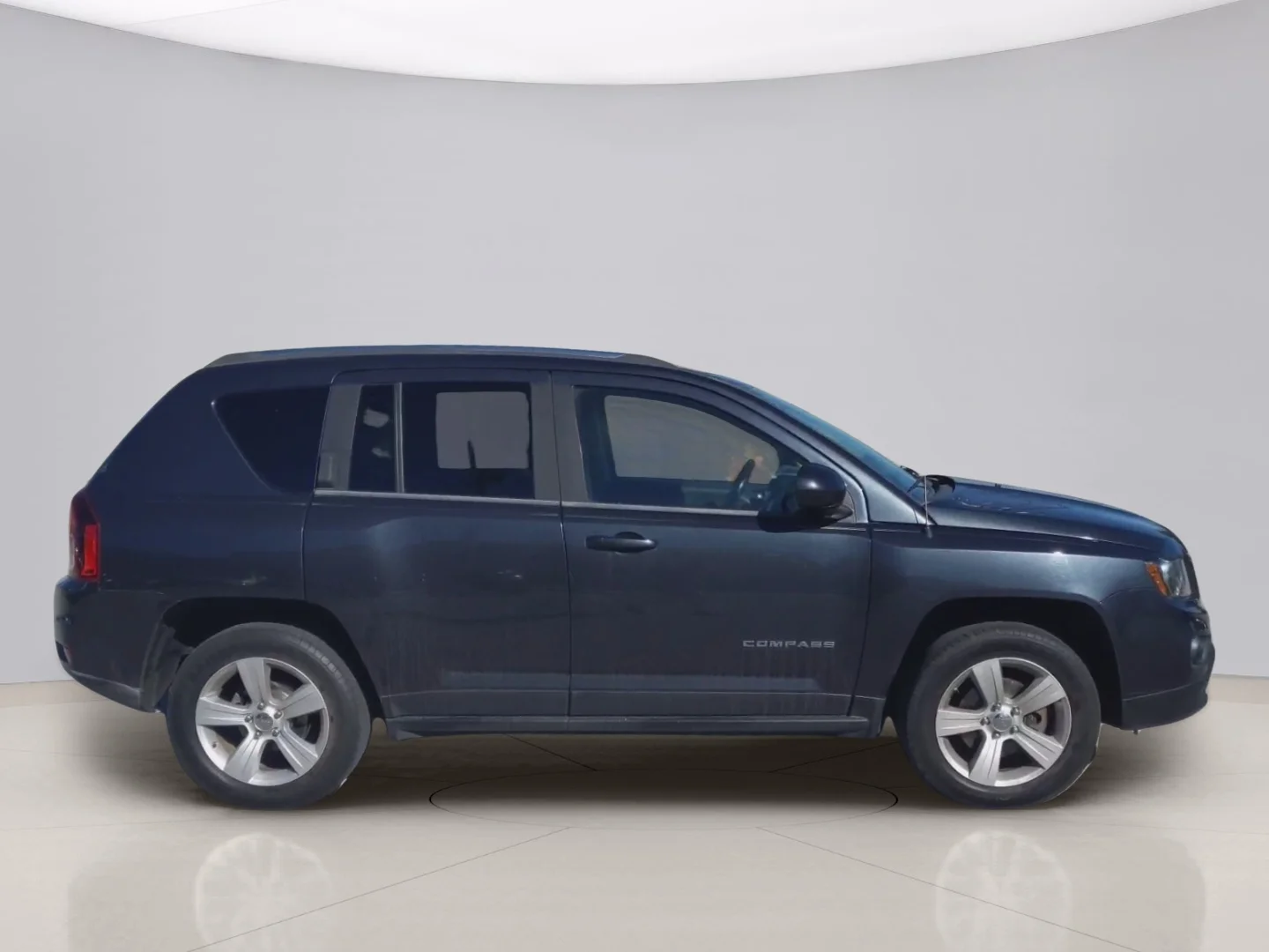 Used 2015 Gray Jeep LATITUDE image 6