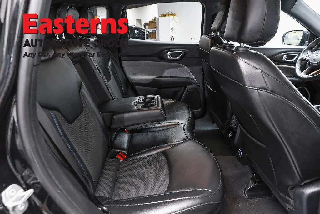 Used 2023 Black Jeep Latitude image 22