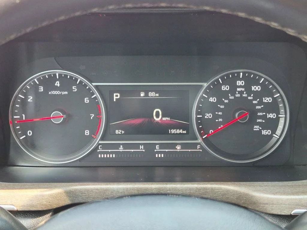 Used 2023 Black Kia X-Line S image 16