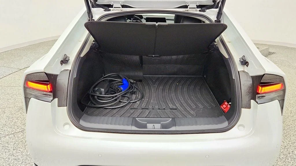 Used 2025 Wind Chill Pearl Toyota XSE Premium w/ Advanced Tech Pkg & Solar Roof image 21