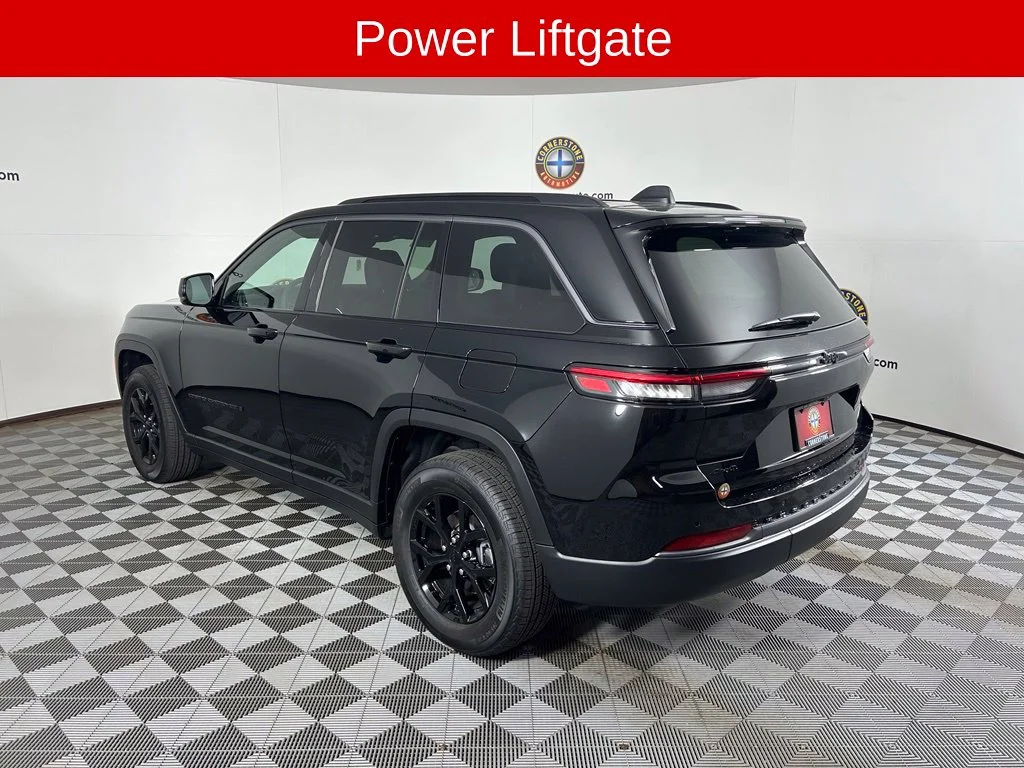 New 2026 Diamond Black Crystal Pearl-Coat Exterior Paint Jeep Altitude image 18