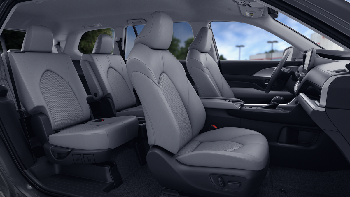 New 2026 Wind Chill Pearl Toyota XLE image 33